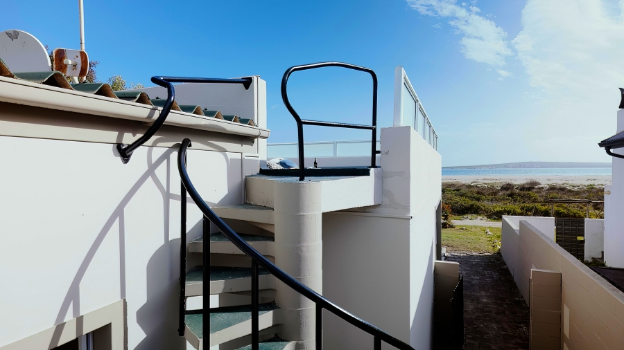 4 Bedroom Property for Sale in Middedorp Western Cape